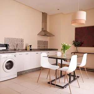 Guzman El Bueno Apartment